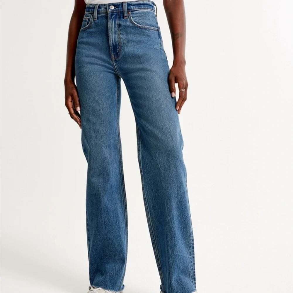 Abercrombie & Fitch High-Rise Straight Jeans in Blue Denim